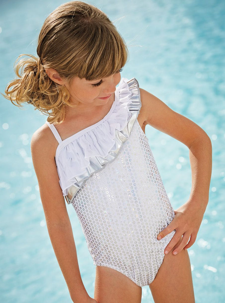 Visibility Matters: Dangers of White Swimsuits in the Water